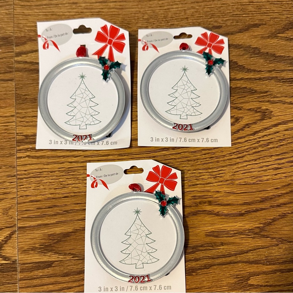 2021 Ornament Picture Frame | Round Silver Frame with Holly Red Ribbon x3